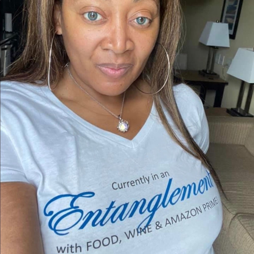 Entanglement T-shirt blue accent V-NECK